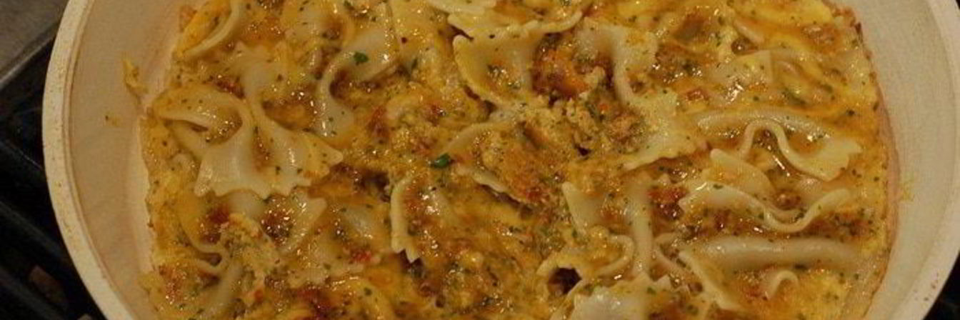 Фриттата с пастой и красным песто