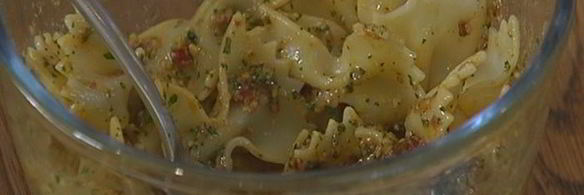 фриттата с пастой и красным песто