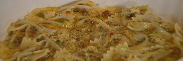 фриттата с пастой и красным песто