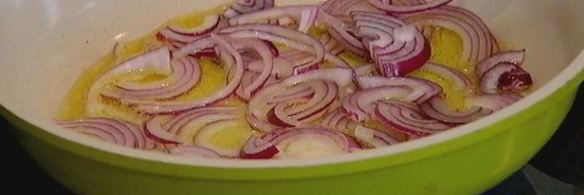 фриттата с сыром, тимьяном и вялеными помидорами