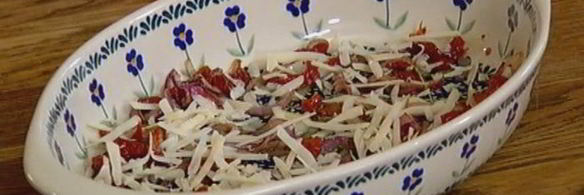 фриттата с сыром, тимьяном и вялеными помидорами