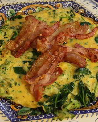 Фриттата с цукини, беконом и шпинатом