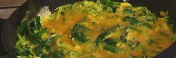 фриттата с цукини, беконом и шпинатом