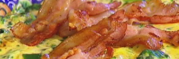 фриттата с цукини, беконом и шпинатом