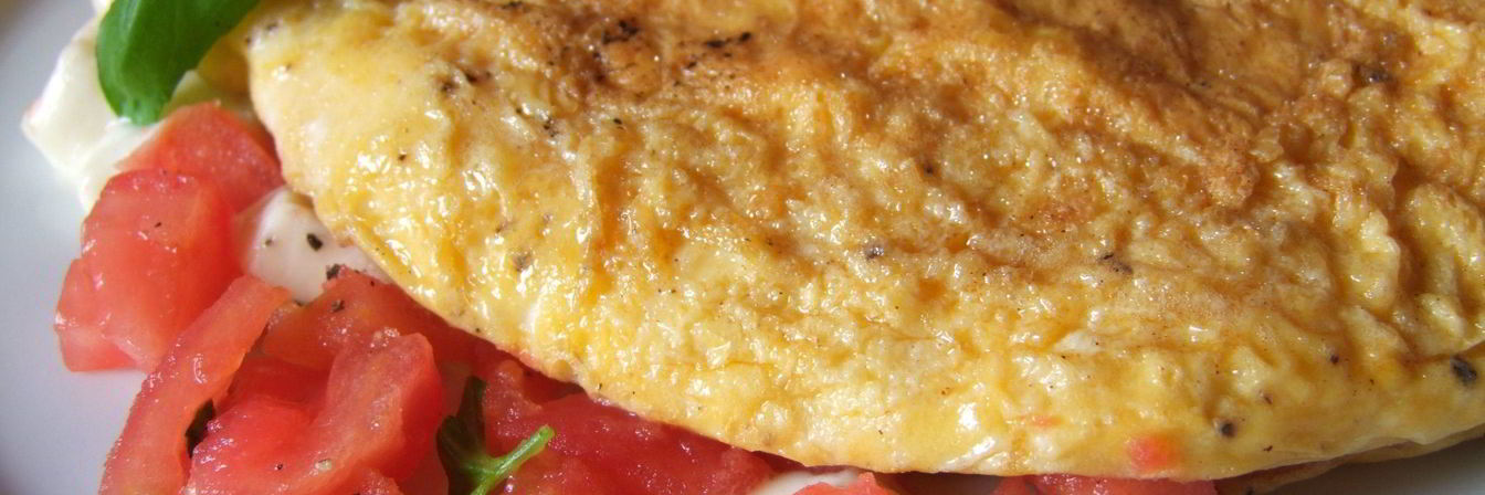 Омлет на сковороде с молоком