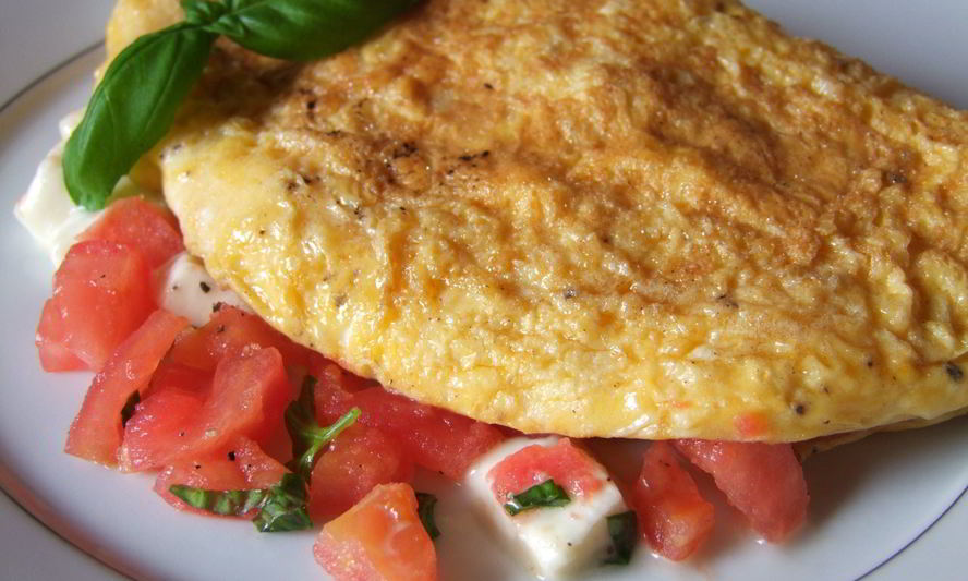 Рецепт омлета на сковороде с молоком