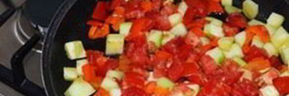 омлет с брынзой и помидорами