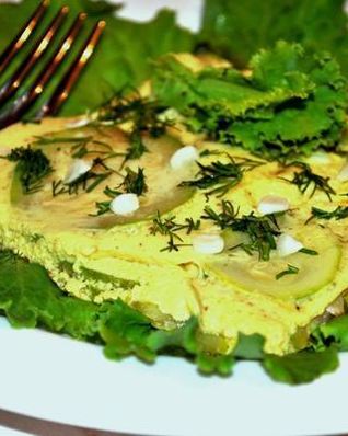 Омлет с кабачками и чесноком