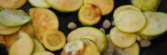 омлет с кабачками и чесноком