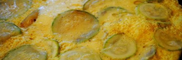 омлет с кабачками и чесноком