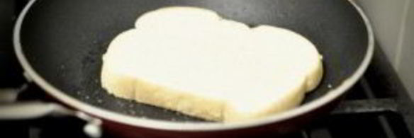 омлет с хлебом и сыром