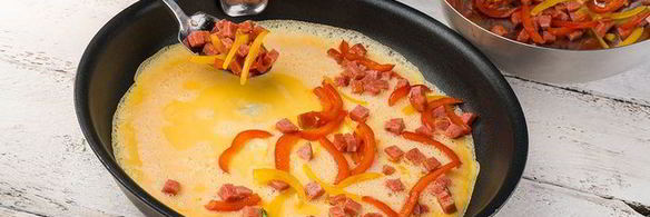 омлет с колбасой и сладким перцем