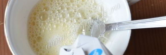 омлет с луком-пореем и кинзой