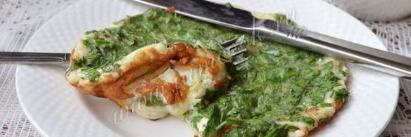 омлет с луком-пореем и кинзой