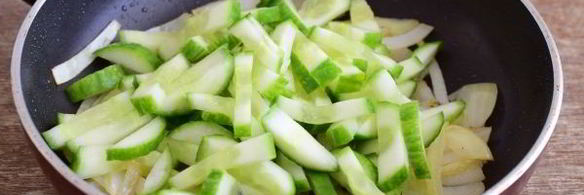 омлет с огурцами