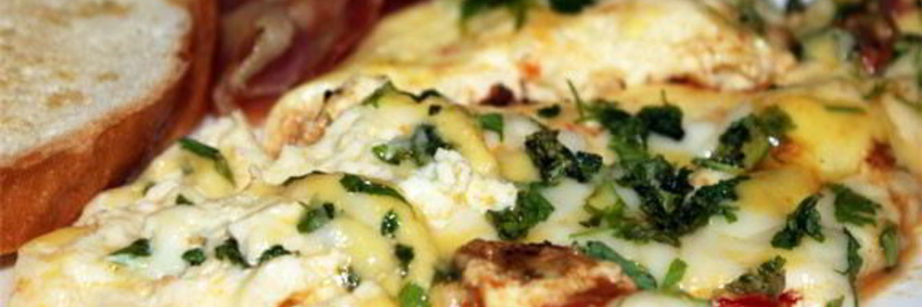 Омлет с помидорами и сыром