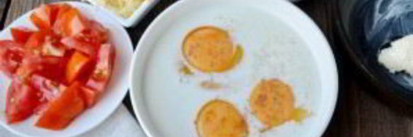 омлет с помидорами