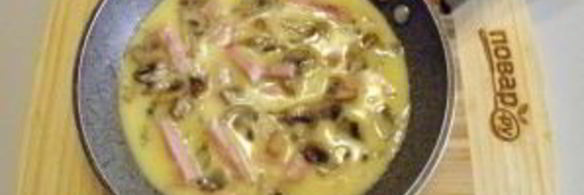омлет с ветчиной, грибами и сыром