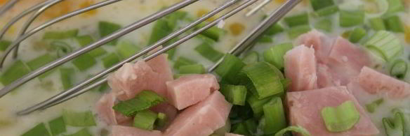 омлет с ветчиной и зеленым луком