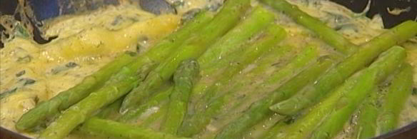 омлет со спаржей