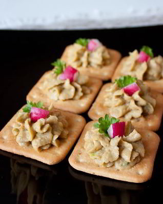 Паштет из авокадо и копченой рыбы