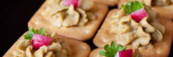 паштет из авокадо и копченой рыбы