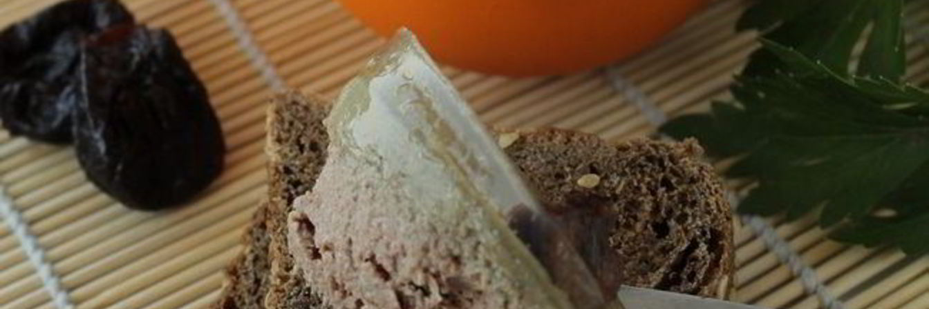 Паштет из куриной печени с черносливом