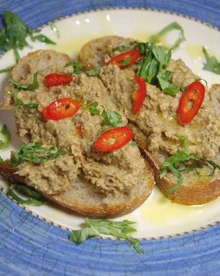 Паштет из маша на хрустящих гренках