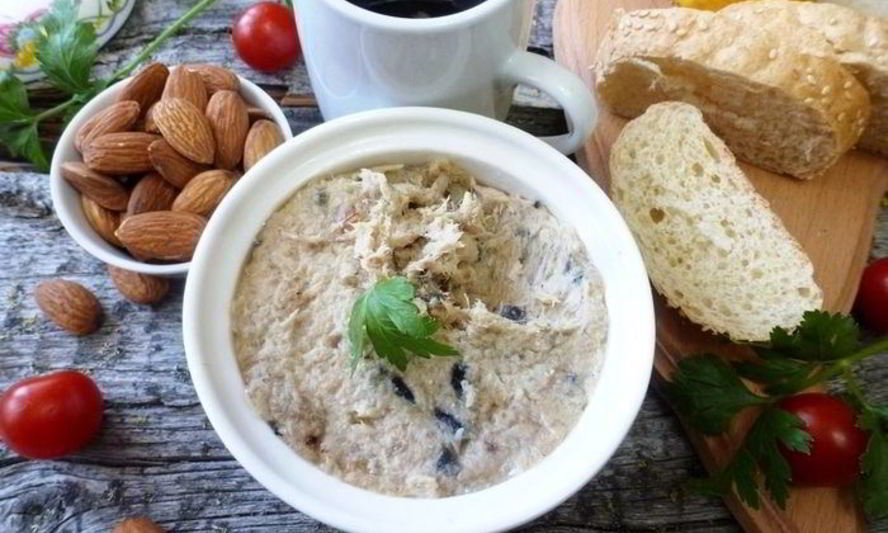 Рецепт паштета из запеченной скумбрии с чесноком