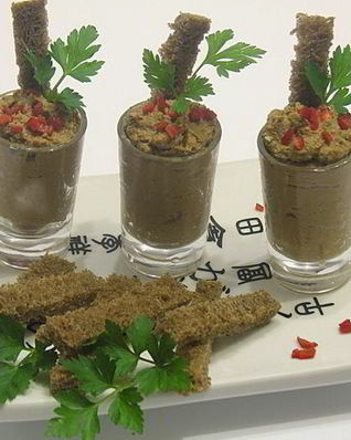 Печеночный куриный паштет с тыквой и овощами