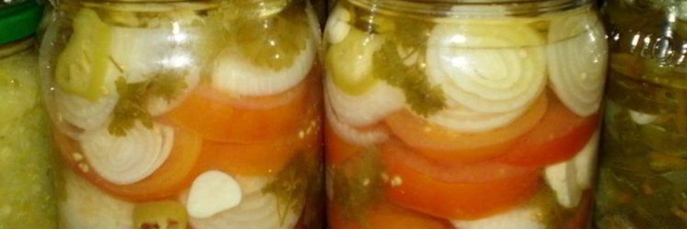 Помидоры с луком на зиму