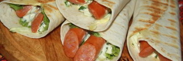 гриль-роллы с острыми колбасками джинга-джинга