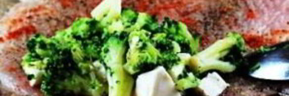 куриные роллы, фаршированные брокколи и сыром