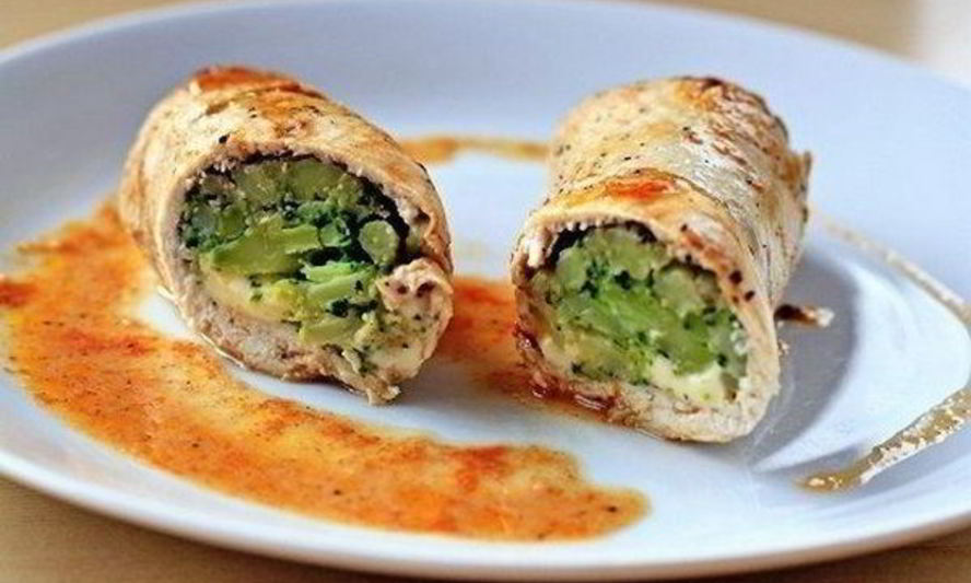 Рецепт куриных роллов под нежным соусом