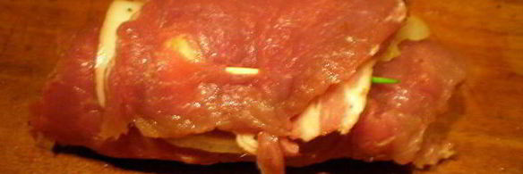 мясные роллы в винно-грибном соусе