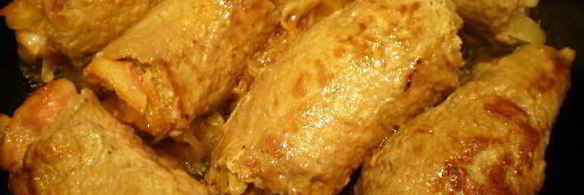 мясные роллы в винно-грибном соусе