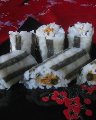 Полосатые роллы с мидиями