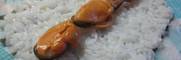 полосатые роллы с мидиями