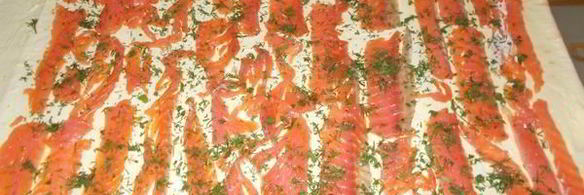 пшеничный ролл с форелью и зеленью