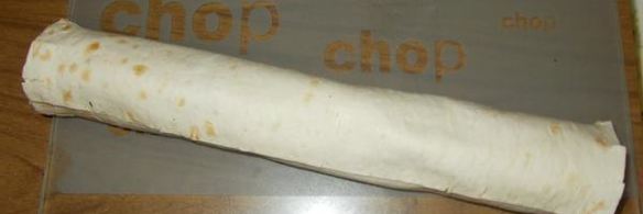 пшеничный ролл с форелью и зеленью