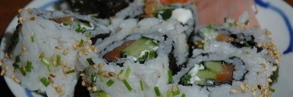 ролл с копченым лососем