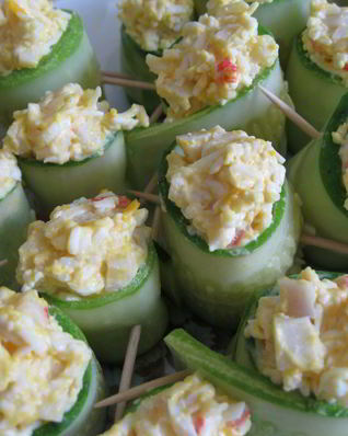Роллы из огурца с крабовыми палочками