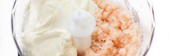 роллы из огурца с креветками, сливочным сыром и лососем