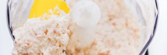 роллы из огурца с креветками, сливочным сыром и лососем