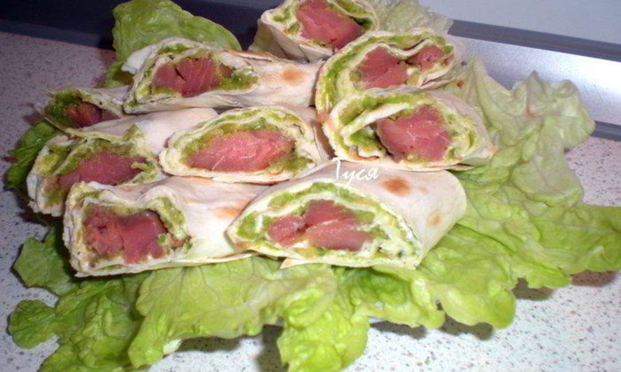 Рецепт роллов из тонкого лаваша с семгой и авокадо