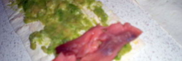 роллы из тонкого лаваша с семгой и авокадо