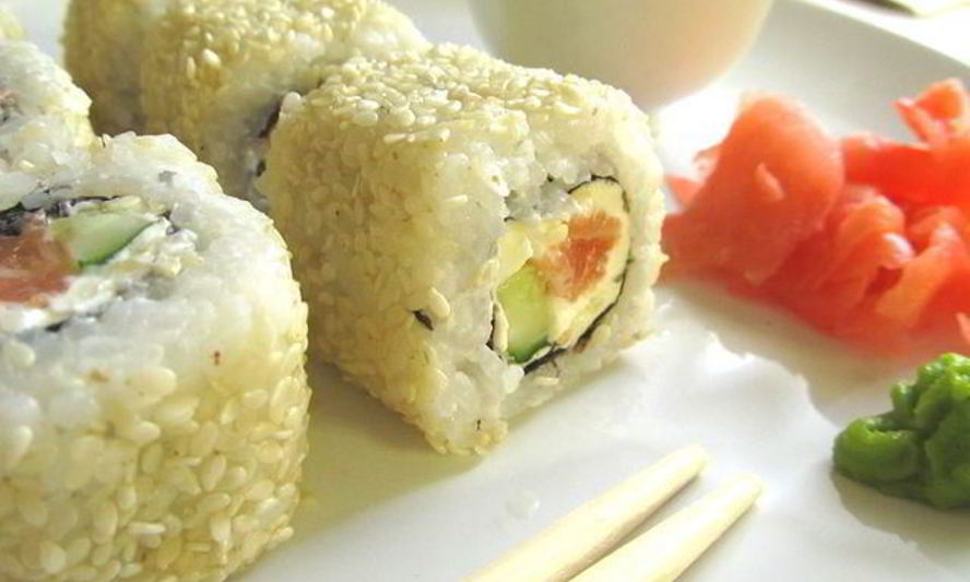 Рецепт роллов с лососем и сыром филадельфия