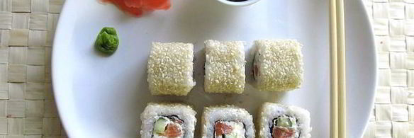 роллы с лососем и сыром филадельфия