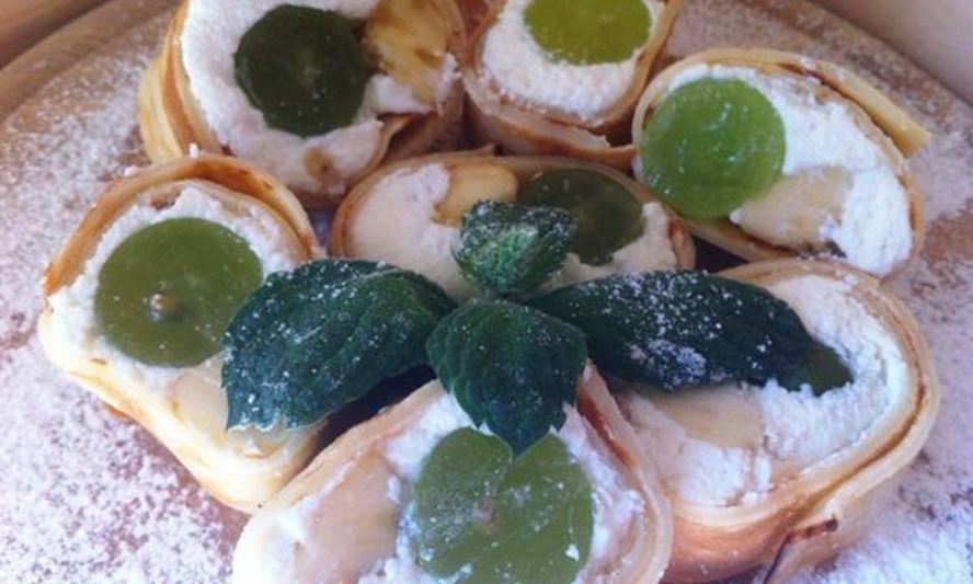 Рецепт роллов с творогом и фруктами