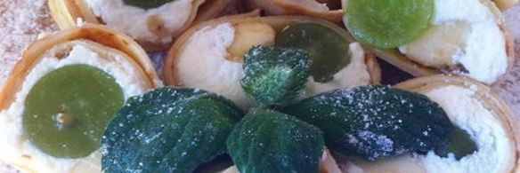 роллы с творогом и фруктами